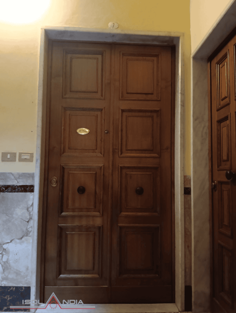 porta blindata in castagno chiavari