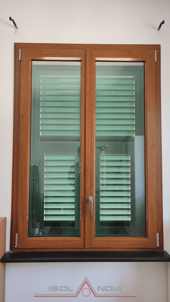 Sostituzione 11 finestre alluminio con Internorm KF310 golden oak a Genova San Teodoro