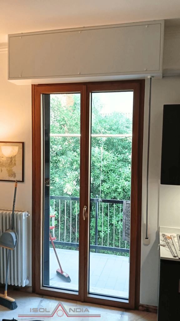 Porta finestra Internorm KF310 con avvolgibile alluminio e cassonetto rinnovato a Rapallo