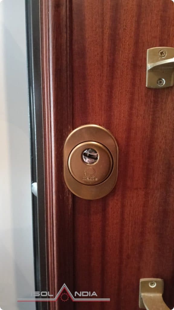Porta blindata con protezione antistrappo Genova
