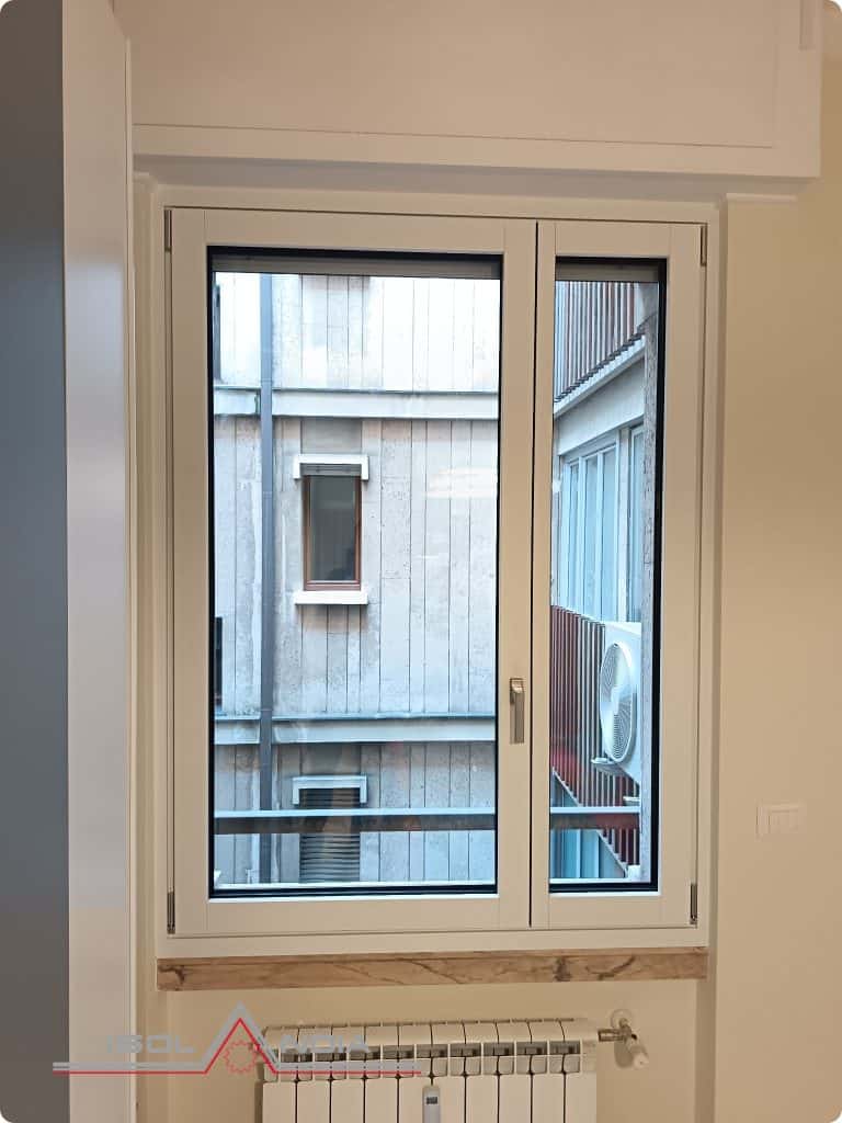 "Finestra in legno-alluminio Internorm con tecnologia I-tec Core installata a Chiavari"