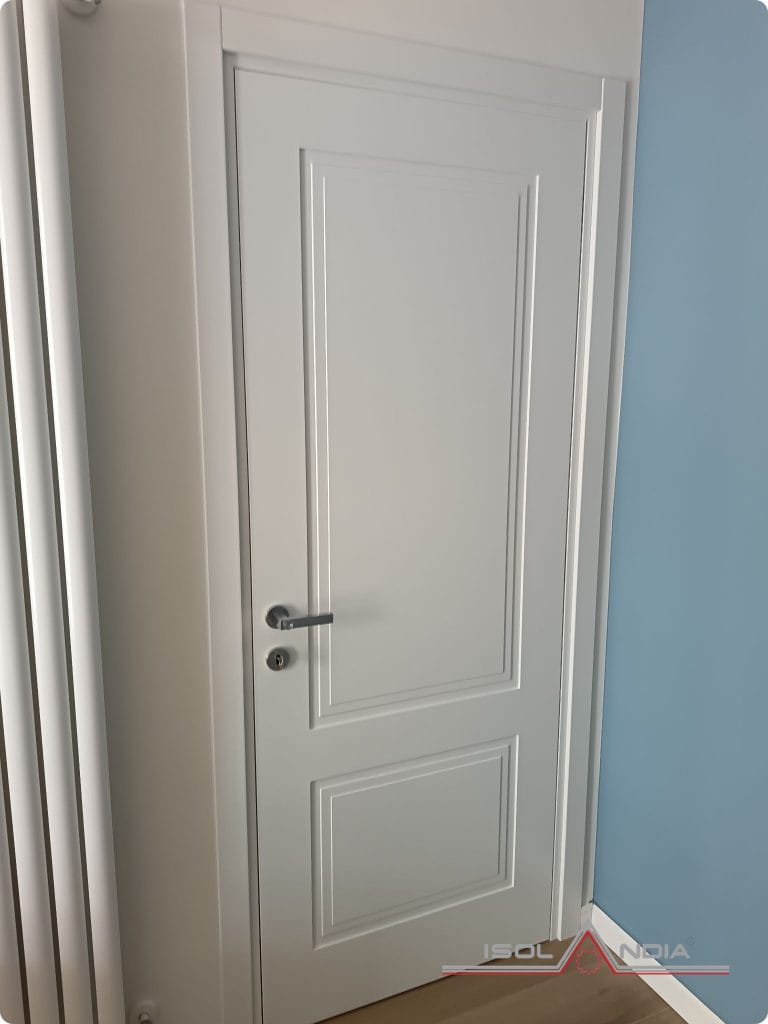 "Porta interna laccata pantografata con maniglia Colombo, appartamento Chiavari"